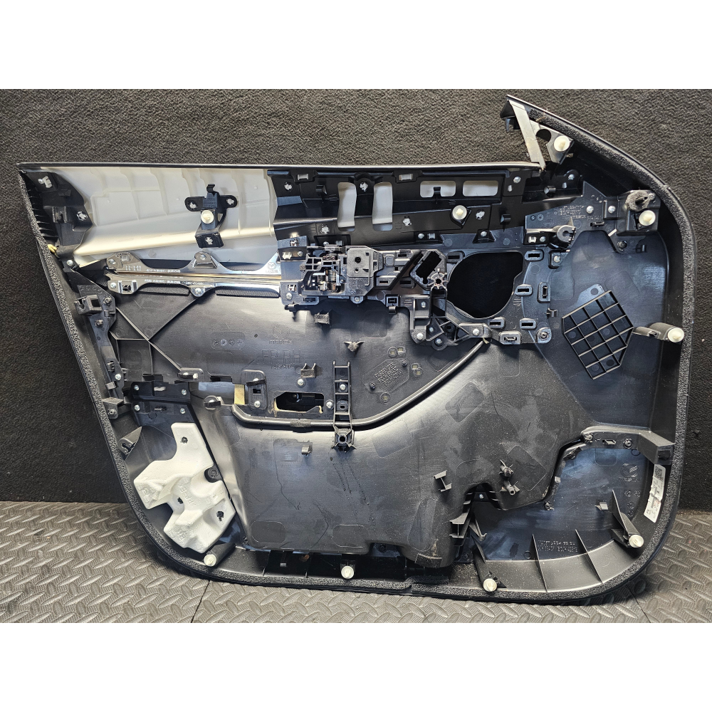 BEPT-68-450H-02 BCJH684C1 PANNELLO PORTA ANTERIORE DESTRA MAZDA 3 (BP)(2019>)