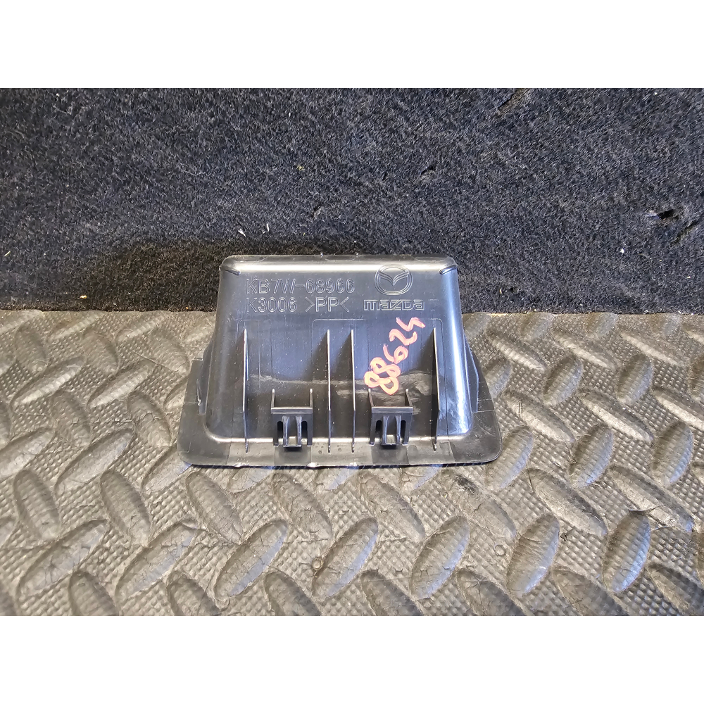 KB7W-68966 MANIGLIA APERTURA PORTELLONE POSTERIORE INTERNA MAZDA 3 (BP)(2019>)