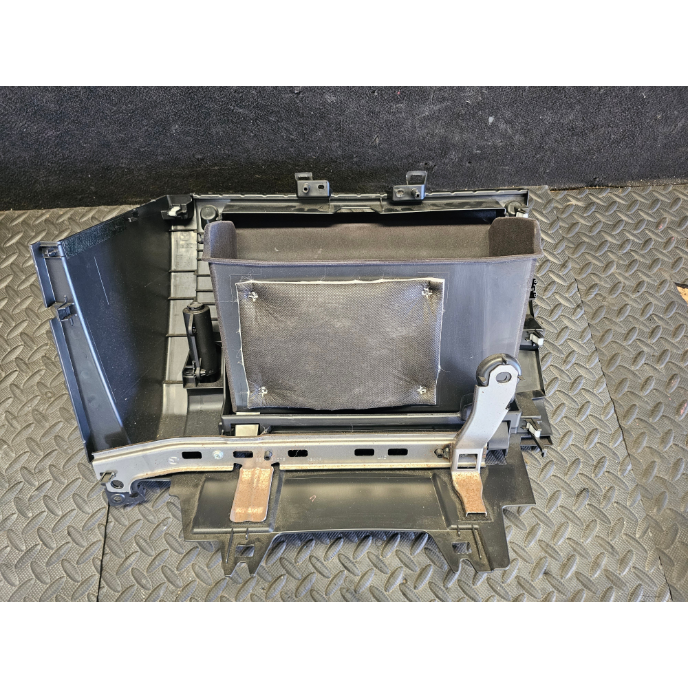 BEPN-64261 CASSETTO VANO PORTAOGGETTI MAZDA 3 (BP)(2019>)