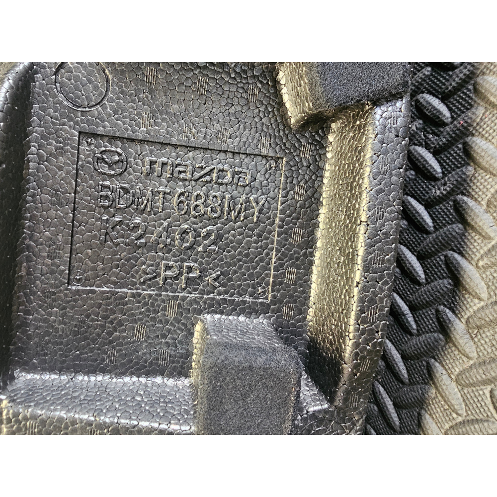 BDMT688MY KIT ATTREZZI RUOTA DI SCORTA SENZA CRIC MAZDA 3 (BP)(2019>)