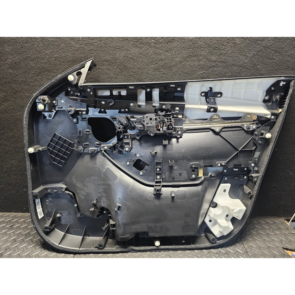 BEPT-68-450G-02 BCJH684N1 PANNELLO PORTA ANTERIORE SINISTRA MAZDA 3 (BP)(2019>)