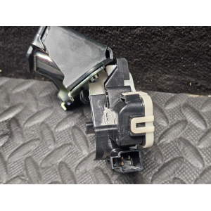A8630 SERRATURA PORTELLONE POSTERIORE MAZDA 3 (BP)(2019>)
