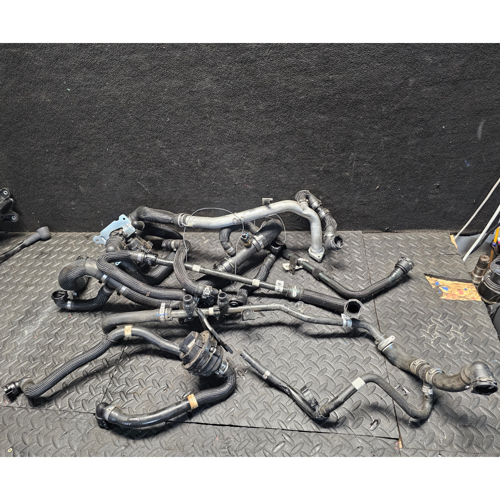 50544741 68312761AD VALVOLA+ KIT TUBI ACQUA RAFFREDDAMENTO RADIATORE ALFA ROMEO GIULIA 2 (952)(2015>) 2.0 Q4 55273835