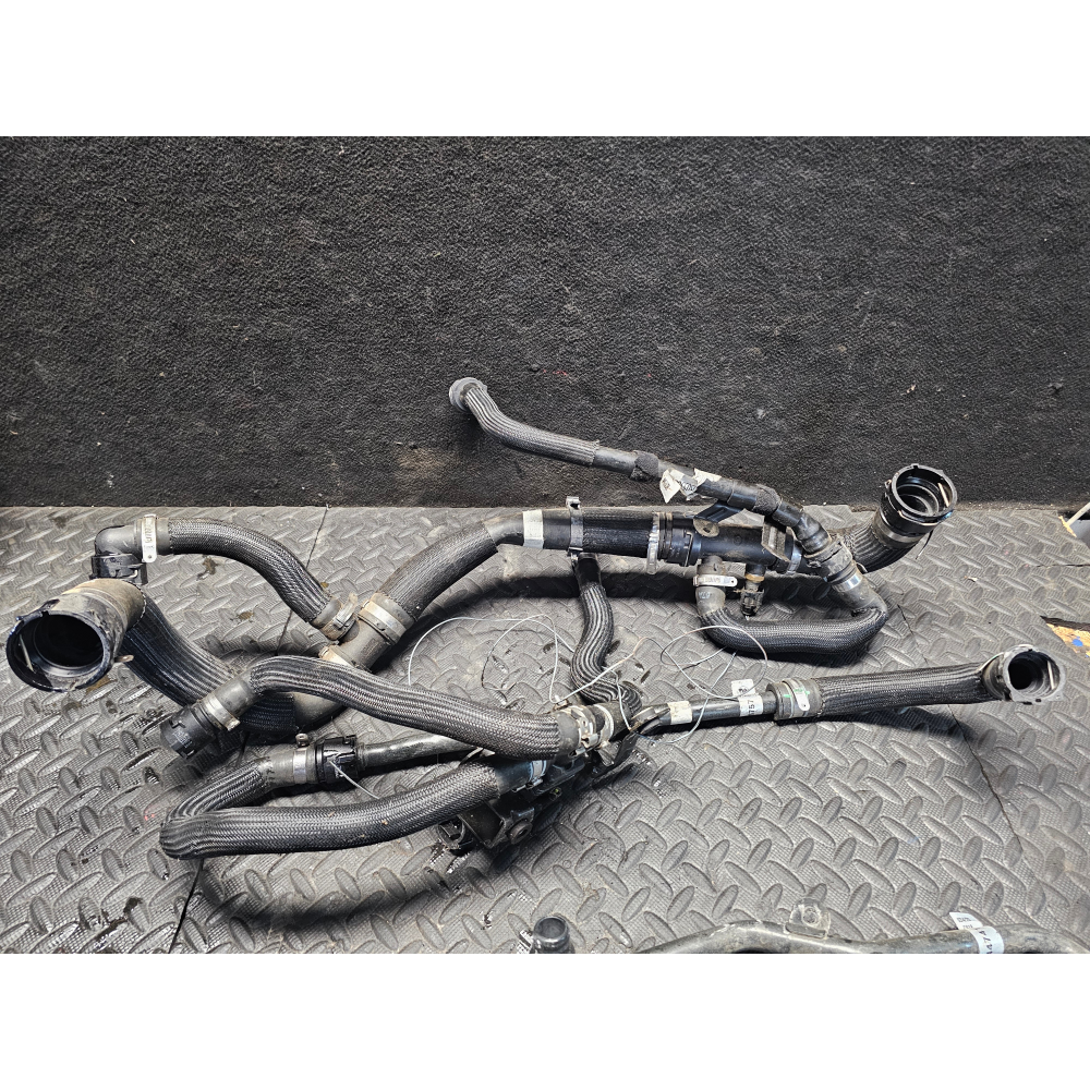 50544741 68312761AD VALVOLA+ KIT TUBI ACQUA RAFFREDDAMENTO RADIATORE ALFA ROMEO GIULIA 2 (952)(2015>) 2.0 Q4 55273835