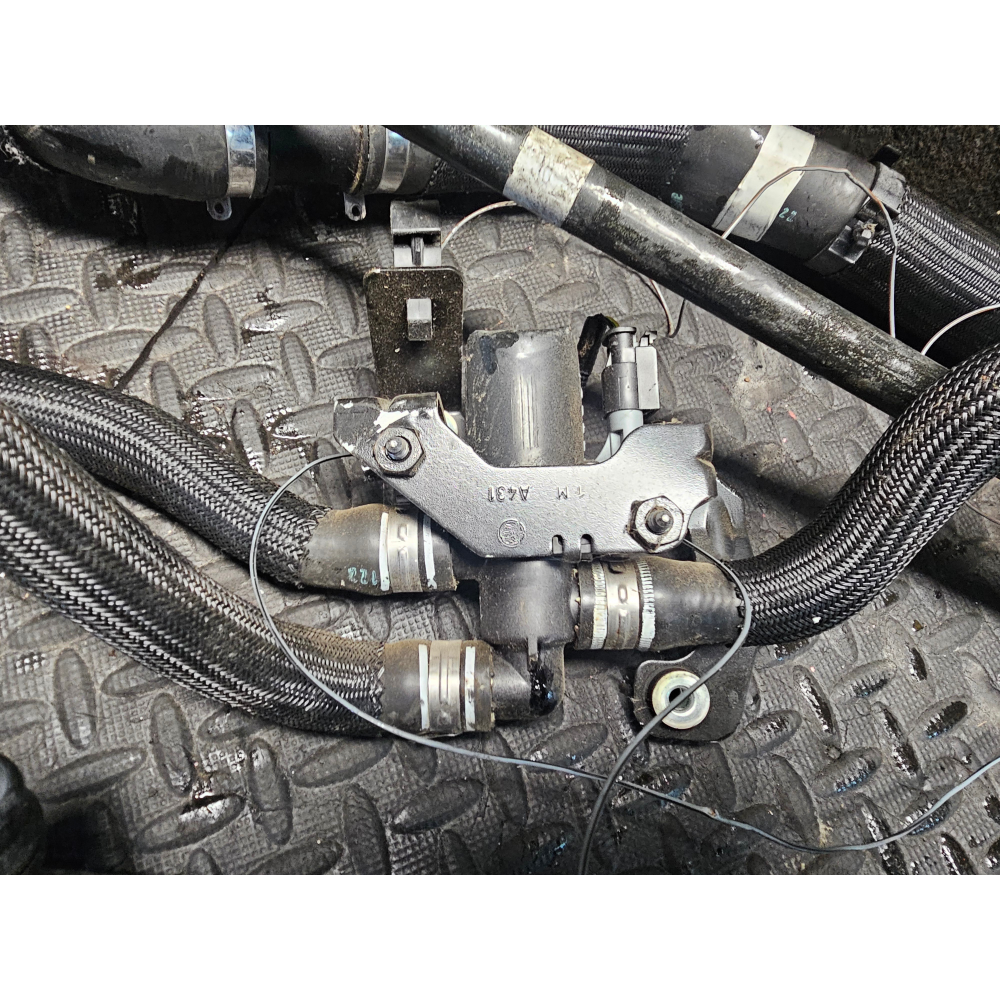 50544741 68312761AD VALVOLA+ KIT TUBI ACQUA RAFFREDDAMENTO RADIATORE ALFA ROMEO GIULIA 2 (952)(2015>) 2.0 Q4 55273835