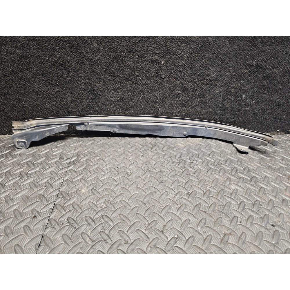 68242116AA GUARNIZIONE SPORTELLO ANTERIORE DESTRA PARAFANGO JEEP COMPASS (MP,M6)(2016>)