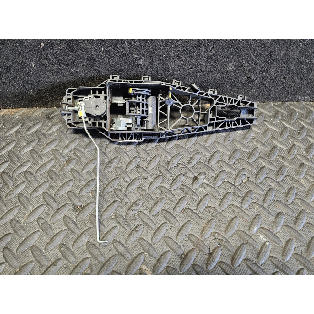 68242308AB SUPPORTO MANIGLIA ESTERNA ANTERIORE DESTRA JEEP COMPASS (MP,M6)(2016>)