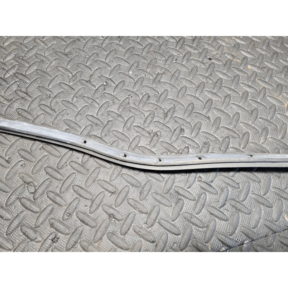 GUARNIZIONE SPORTELLO ANTERIORE DESTRA JEEP COMPASS (MP,M6)(2016>)