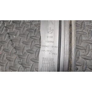 68242116AA GUARNIZIONE SPORTELLO ANTERIORE DESTRA PARAFANGO JEEP COMPASS (MP,M6)(2016>)