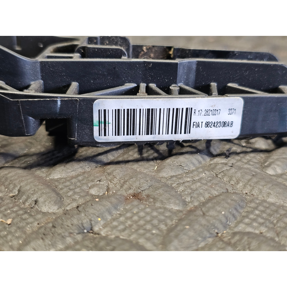 68242308AB SUPPORTO MANIGLIA ESTERNA ANTERIORE DESTRA JEEP COMPASS (MP,M6)(2016>)