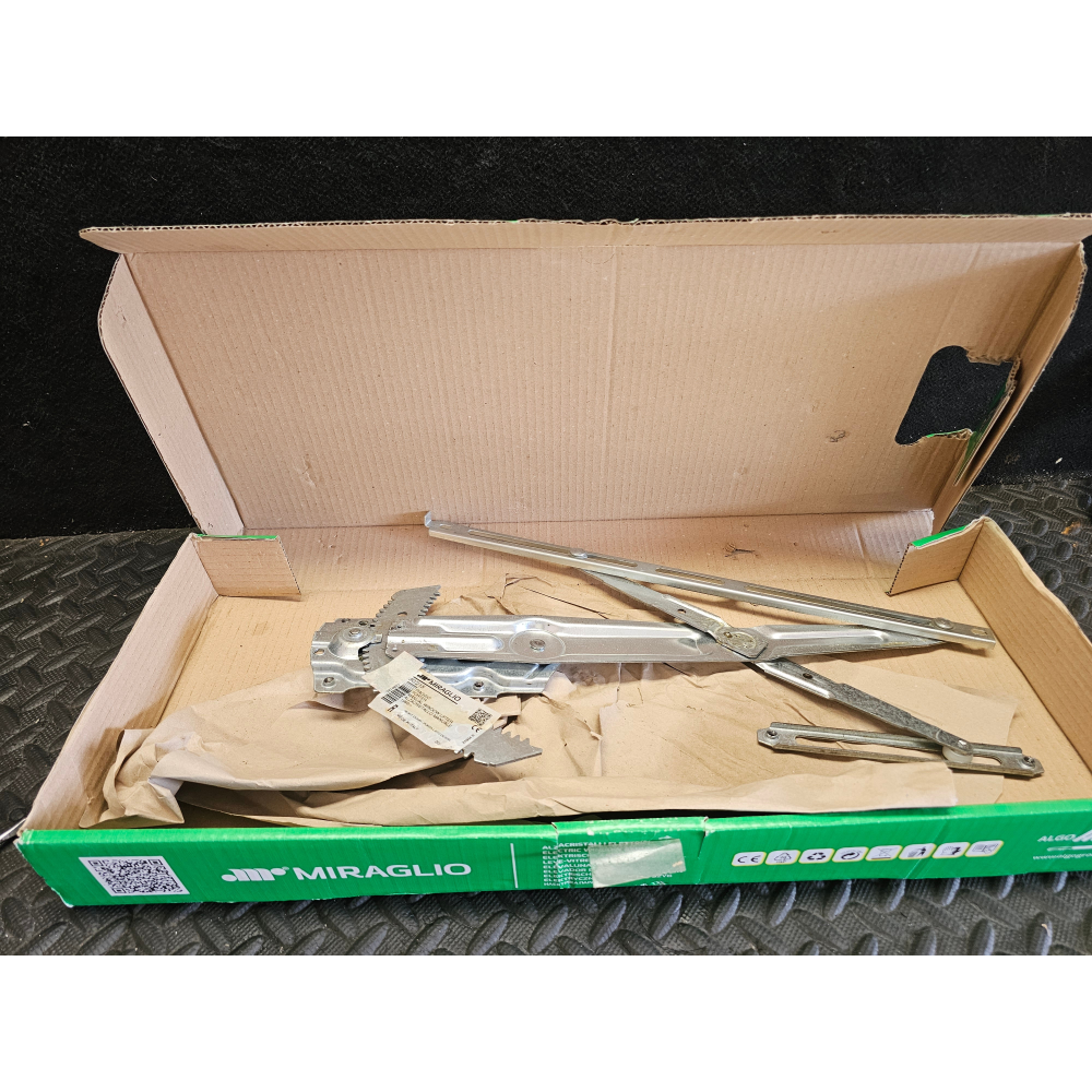 30/215 6981087Z01 ALZAVETRO MANUALE ANTERIORE DESTRO PIAGGIO PORTER 1993>