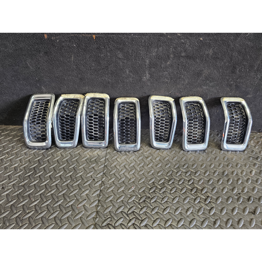68303626AA KIT 7 GRIGLIE GRIGLIA ANTERIORE RADIATORE JEEP CHEROKEE 5 (KL)(2013>)