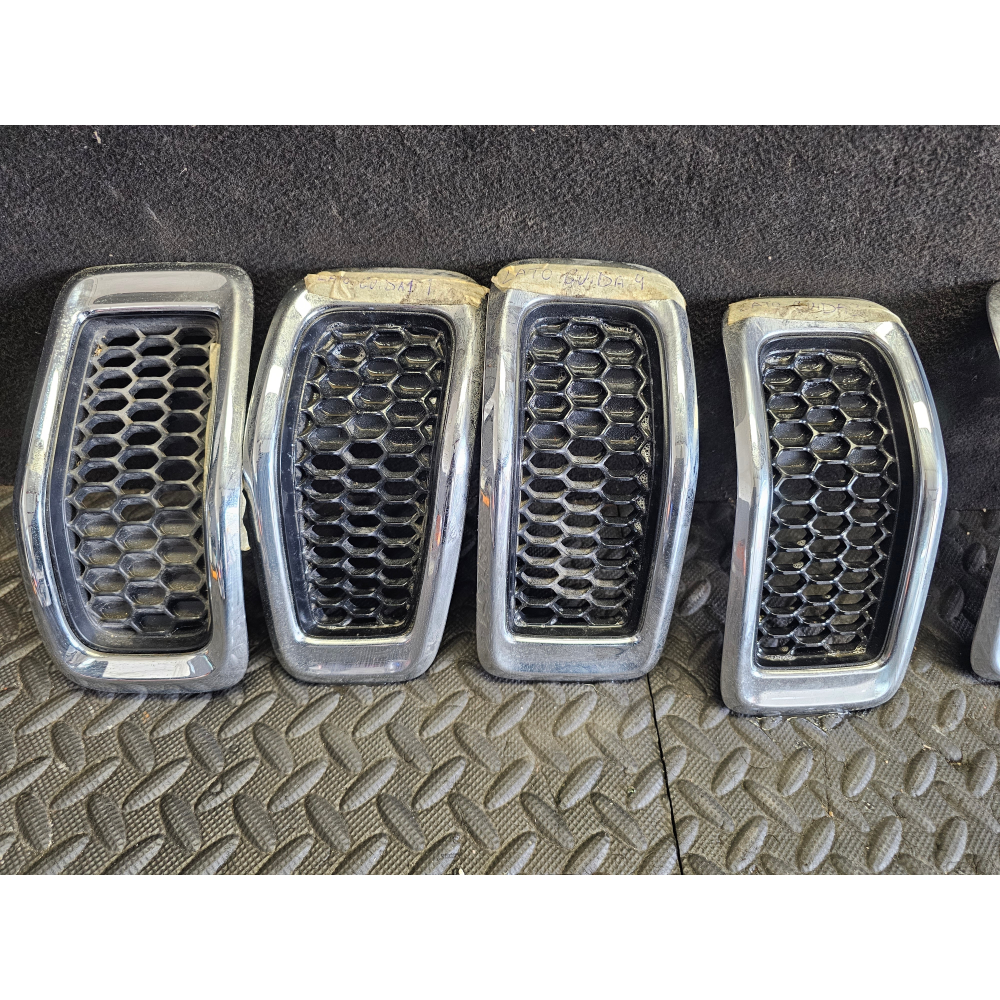 68303626AA KIT 7 GRIGLIE GRIGLIA ANTERIORE RADIATORE JEEP CHEROKEE 5 (KL)(2013>)