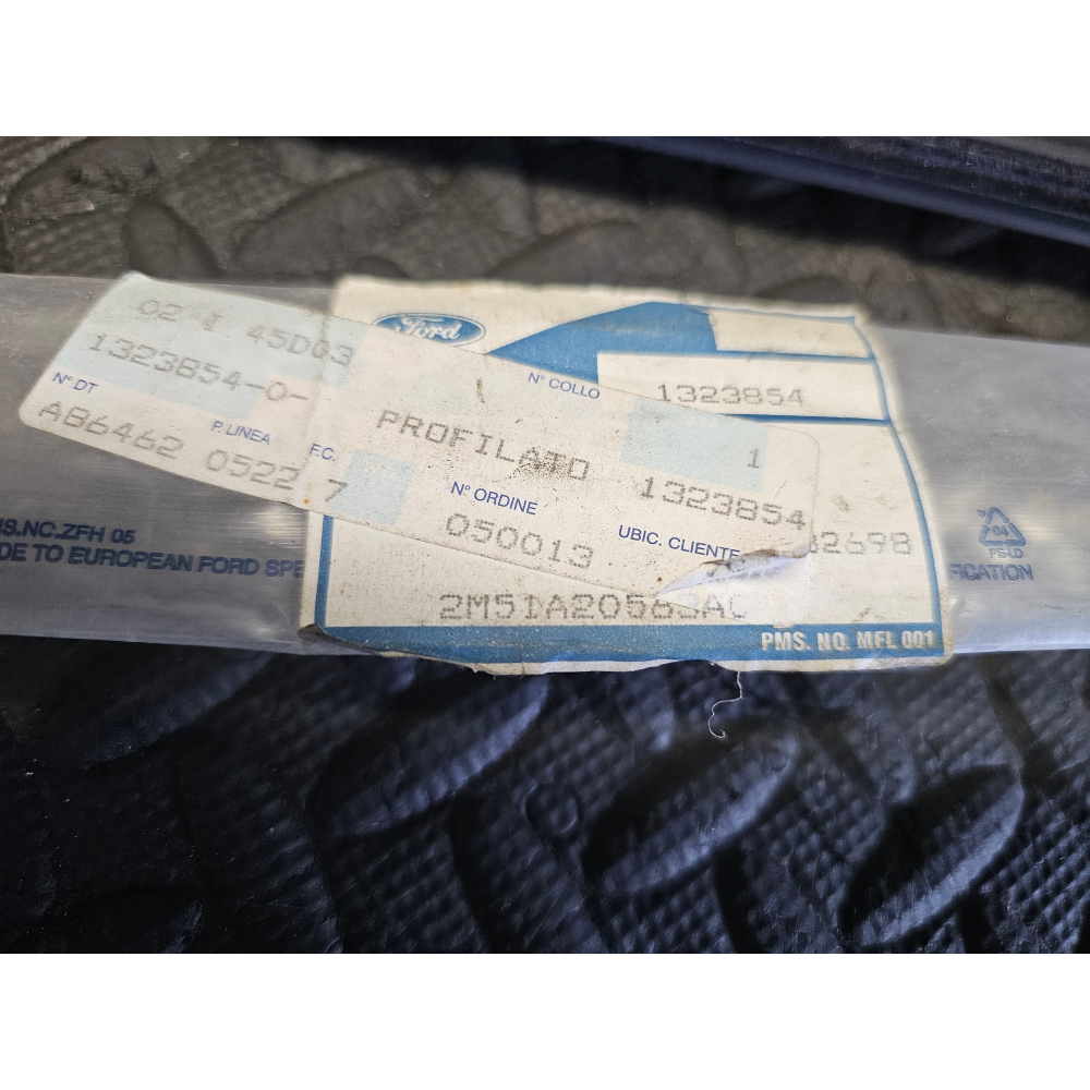 1323854 RASCHIAVETRO ESTERNO ANTERIORE SINISTRO FORD FOCUS 1 (DAW,DBW)(98-07)