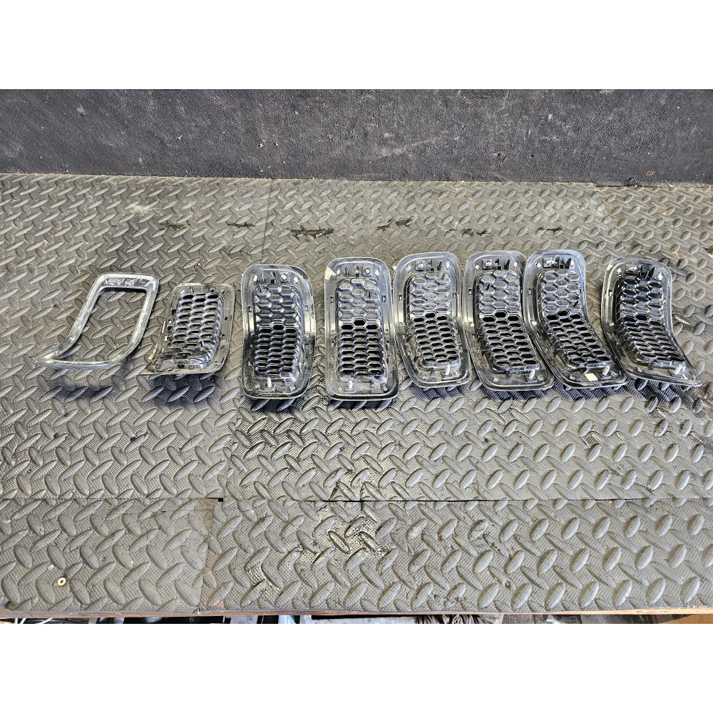 68303626AA KIT 7 GRIGLIE GRIGLIA ANTERIORE RADIATORE JEEP CHEROKEE 5 (KL)(2013>)