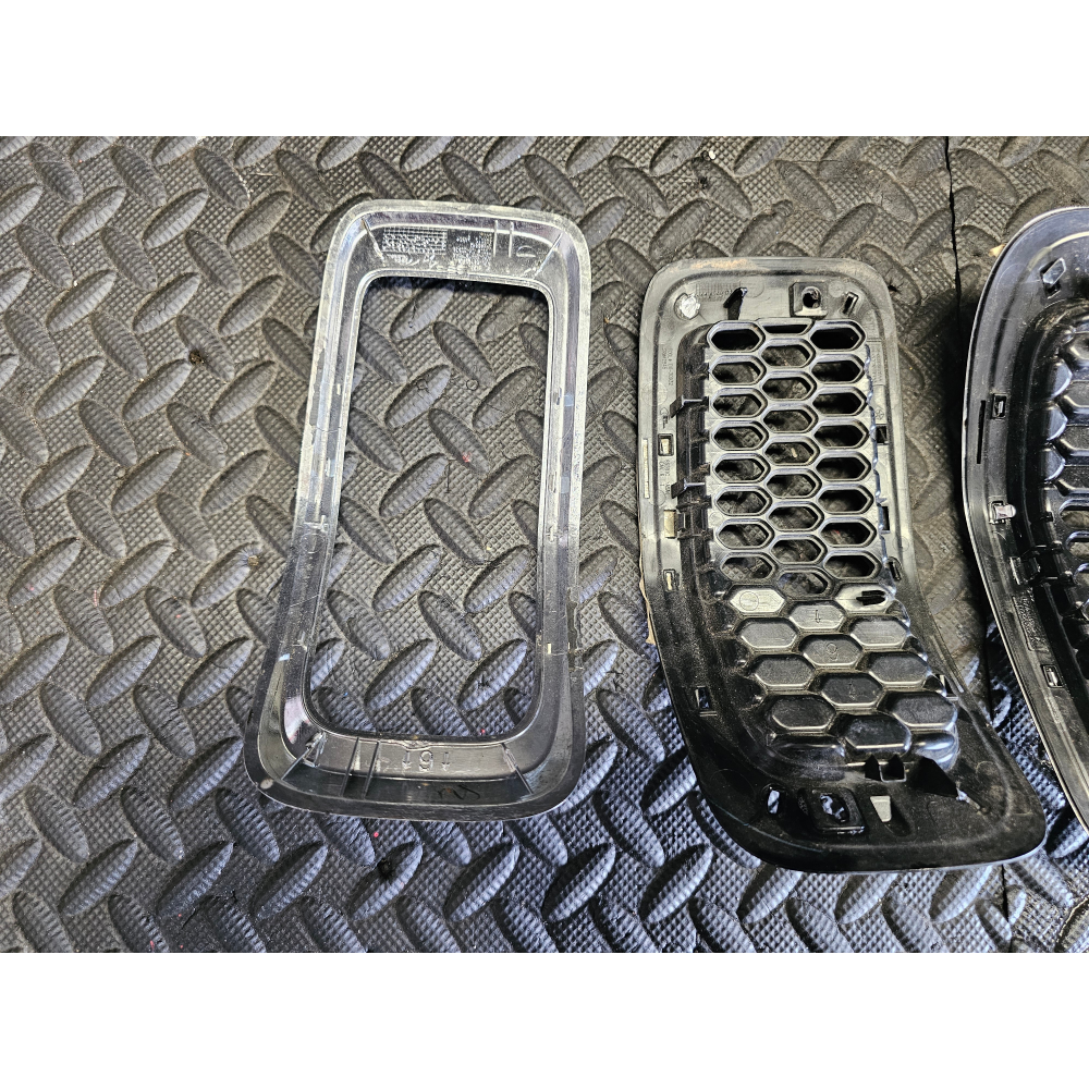 68303626AA KIT 7 GRIGLIE GRIGLIA ANTERIORE RADIATORE JEEP CHEROKEE 5 (KL)(2013>)