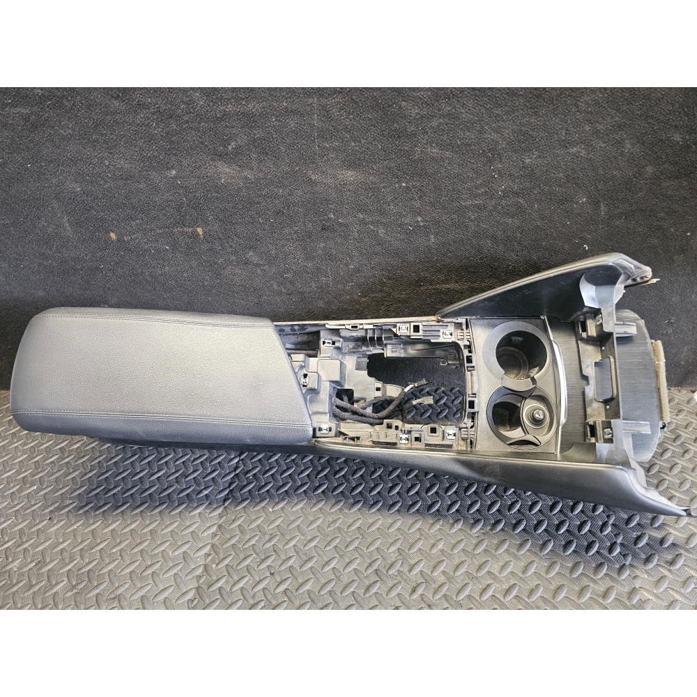156114586 BRACCIOLO+ RIVESTIMENTO TUNNEL CENTRALE ALFA ROMEO GIULIA 2 (952)(2015>)