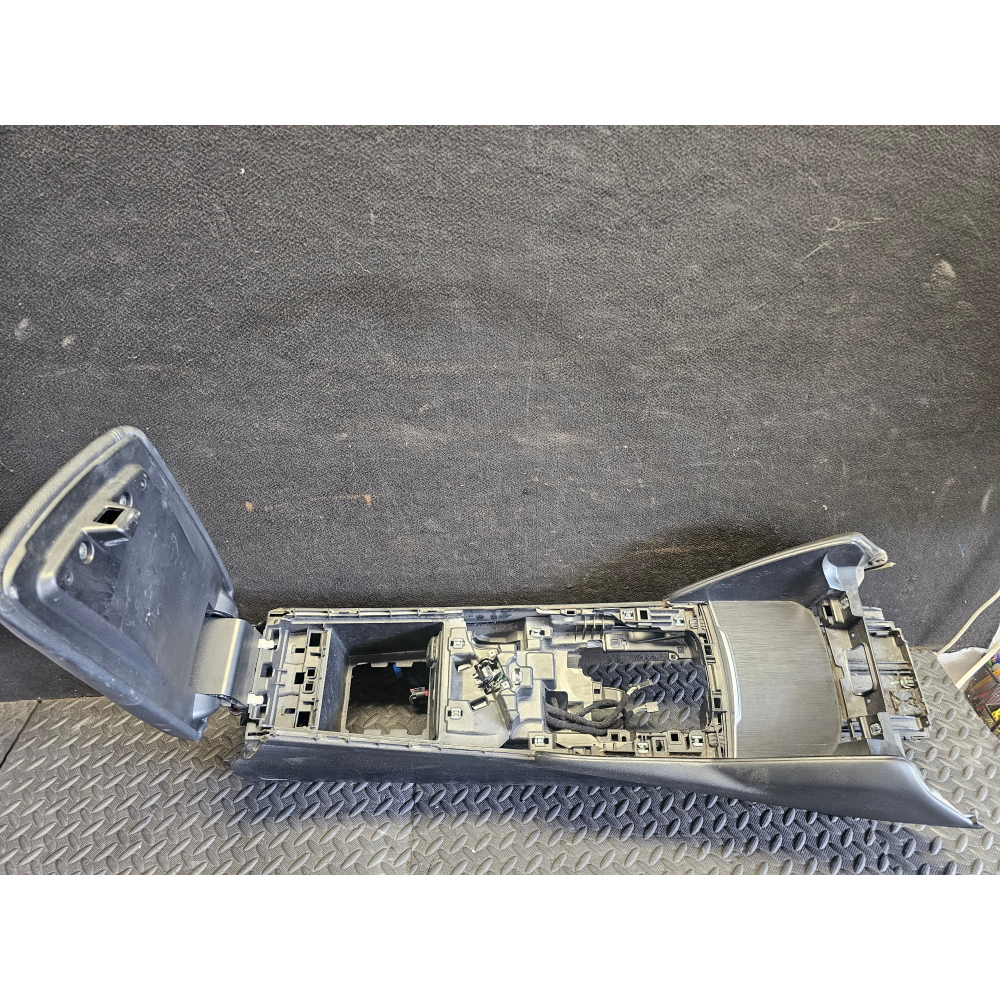 156114586 BRACCIOLO+ RIVESTIMENTO TUNNEL CENTRALE ALFA ROMEO GIULIA 2 (952)(2015>)