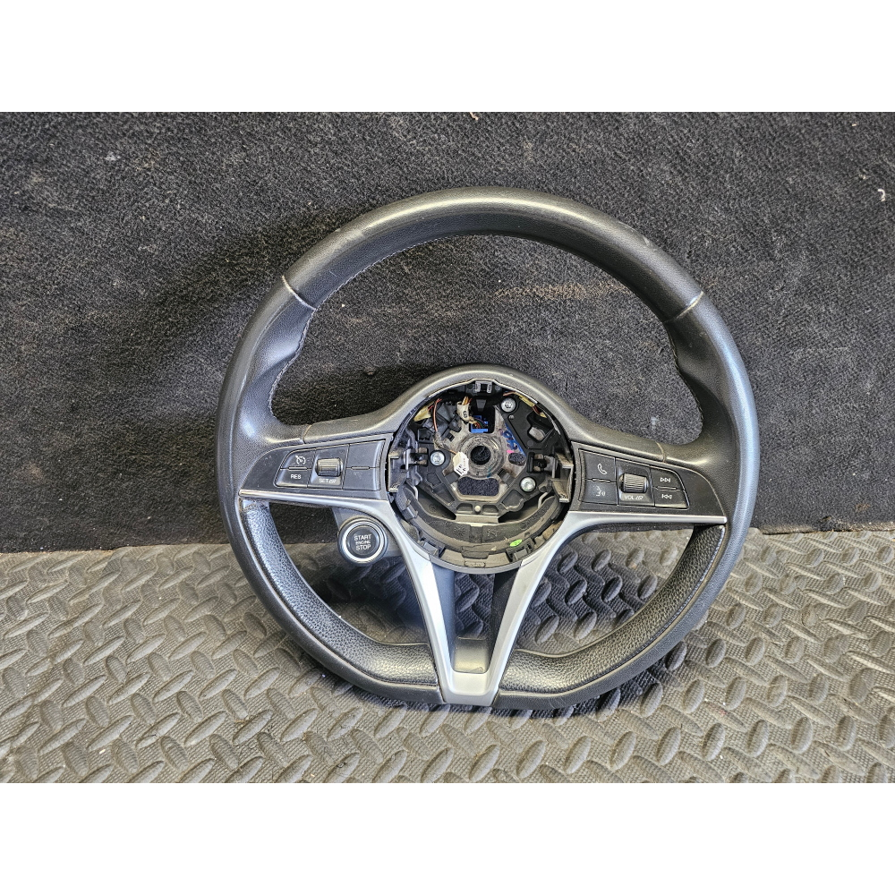 156122836 VOLANTE STERZO MULTIFUNZIONE ALFA ROMEO GIULIA 2 (952)(2015>)