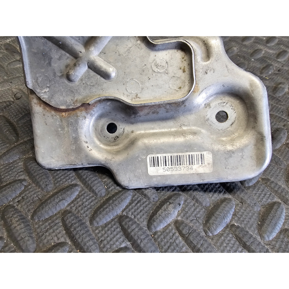 50533734 STAFFA AIRBOX PORTAFILTRO ARIA ALFA ROMEO GIULIA 2 (952)(2015>) 2.2D 110KW 150CV 55266388