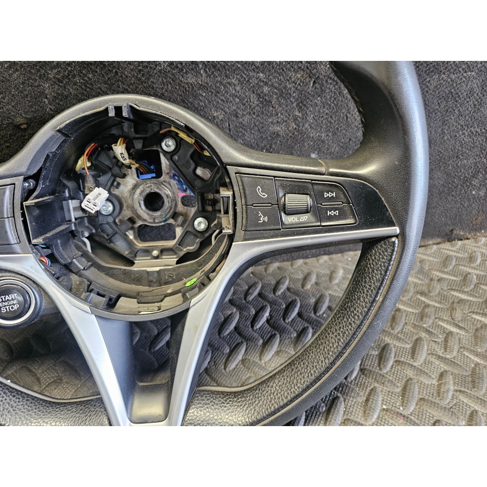 156122836 VOLANTE STERZO MULTIFUNZIONE ALFA ROMEO GIULIA 2 (952)(2015>)