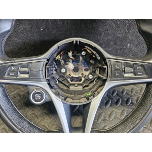 156122836 VOLANTE STERZO MULTIFUNZIONE ALFA ROMEO GIULIA 2 (952)(2015>)
