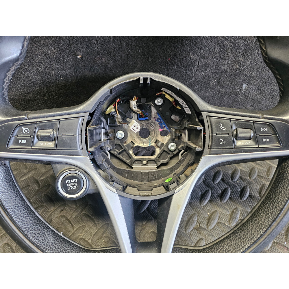 156122836 VOLANTE STERZO MULTIFUNZIONE ALFA ROMEO GIULIA 2 (952)(2015>)
