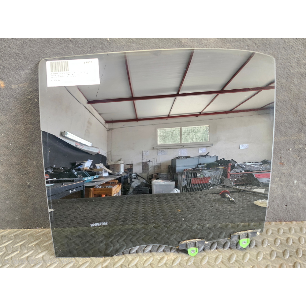 681040D021 VETRO SCENDENTE PORTA POSTERIORE SINISTRA TOYOTA YARIS CROSS HYBRID (MXP_)(2020>)  