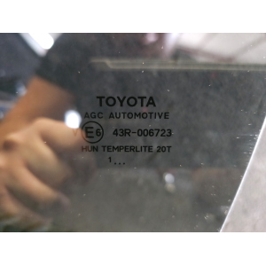 681040D021 VETRO SCENDENTE PORTA POSTERIORE SINISTRA TOYOTA YARIS CROSS HYBRID (MXP_)(2020>)  