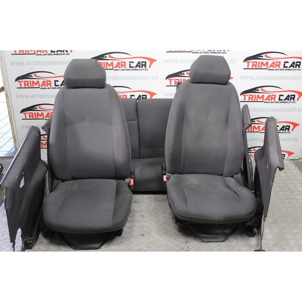 INTERNOPUNTO2 INTERNO COMPLETO SEDILI ANTERIORI POSTERIORI