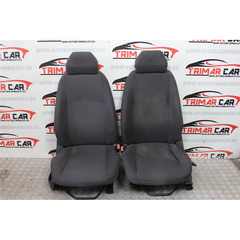 INTERNOPUNTO2 INTERNO COMPLETO SEDILI ANTERIORI POSTERIORI