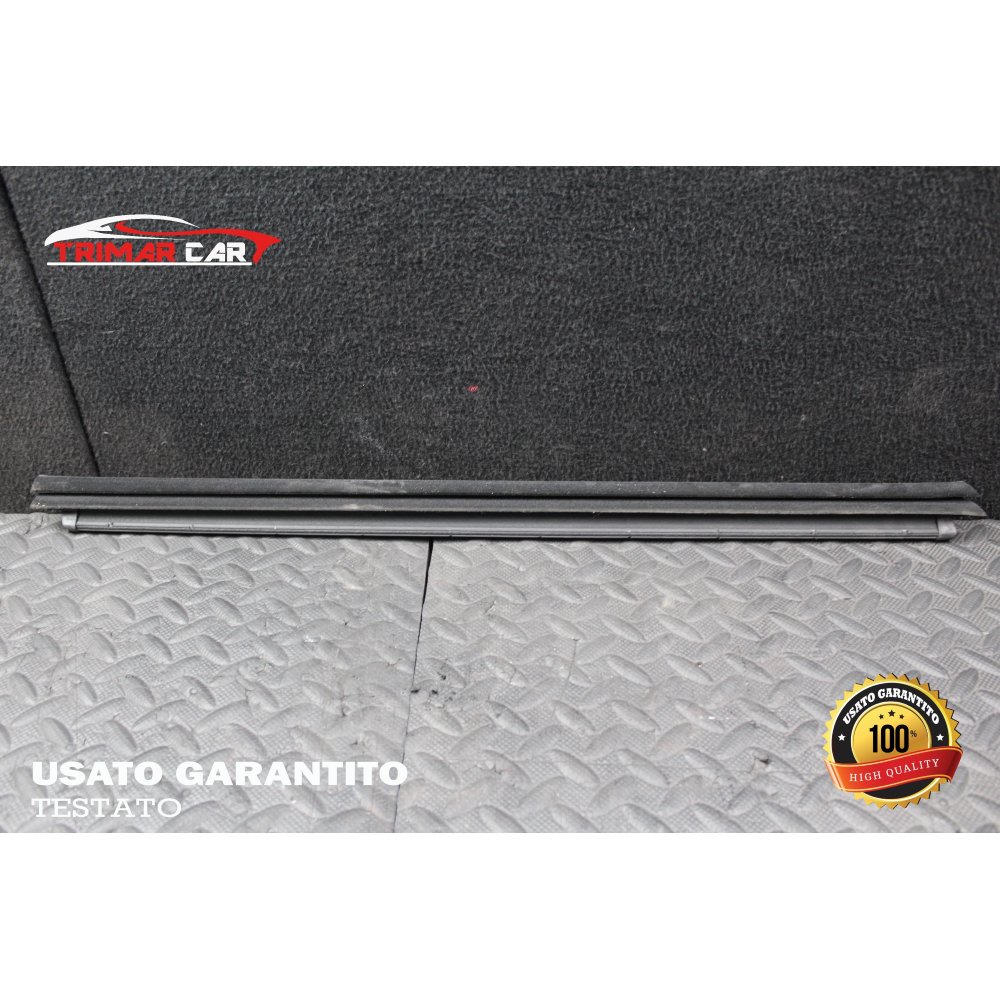 RASCHIAVETRO INTERNO POSTERIORE DESTRO PEUGEOT 208 (2012 IN POI)