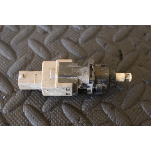 46840511 INTERRUTTORE SENSORE PEDALE FRIZIONE ALFA ROMEO 159 SW (939)(06-12) 1.9 JTDM 16V 150CV 110KW COD MOTORE: 939A2000