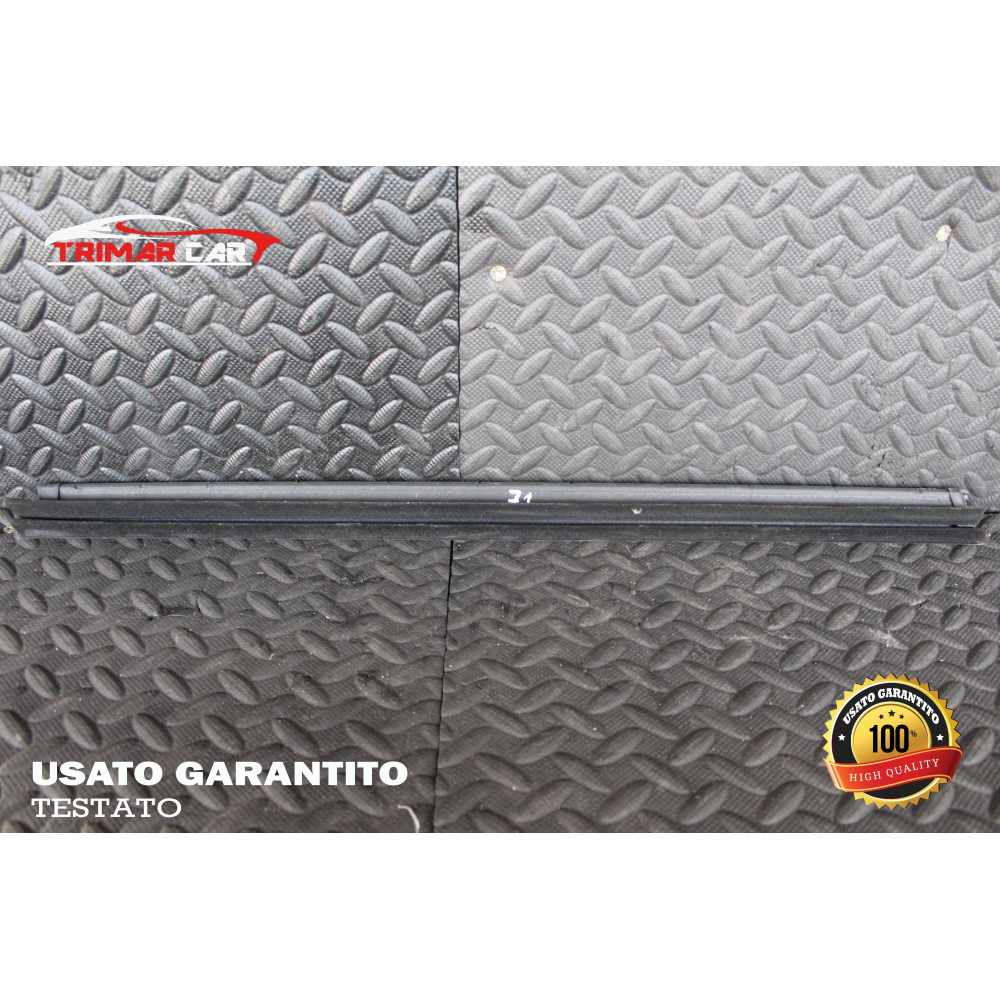 PSA7540 RASCHIAVETRO ANTERIORE DESTRO PEUGEOT 208 (2012 IN POI) 1.4 HDI 68CV 50KW COD MOT; 8H01