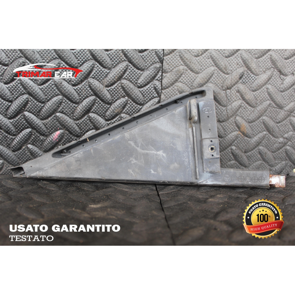 83840-2E000 DESTRO PANNELLO TRIANGOLO PORTA POSTERIORE  HYUNDAI TUCSON (JM)(2004-2010) 2.0 CRDI 113CV 83KW COD MOTORE: D4EA