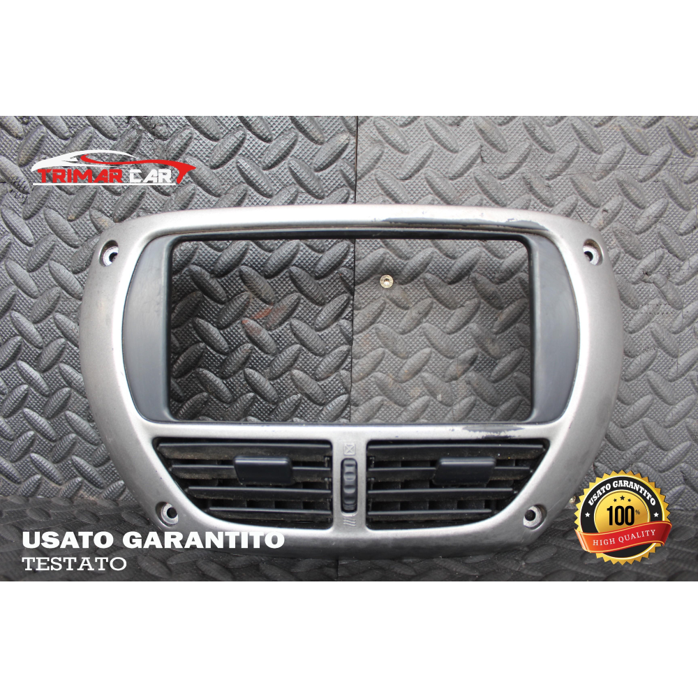 455643-2040 MASCHERINA CORNICE AUTORADIO TOYOTA RAV4 2 II (A2)(00-05) 2.0 D 4WD 116CV 85KW COD MOTORE: 1CD-FTV