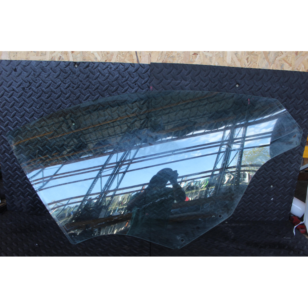 43R-000382 VETRO SCENDENTE PORTA ANTERIORE DESTRA CHEVROLET CAPTIVA (C100,C140)(2006 IN POI) 2.0 D 4WD 4X4 150CV 110KW COD MOT; LLW