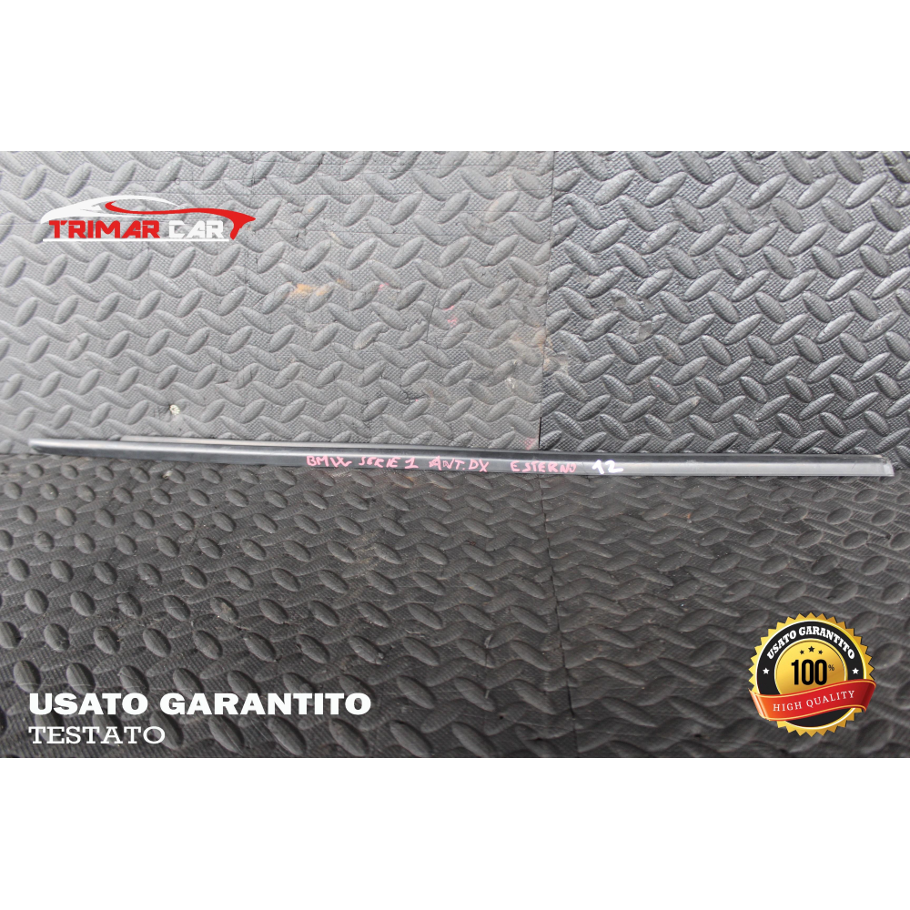 RASCHIAVETRO ESTERNO ANTERIORE DESTRO BMW SERIE 1 (E87)(2003-2013)