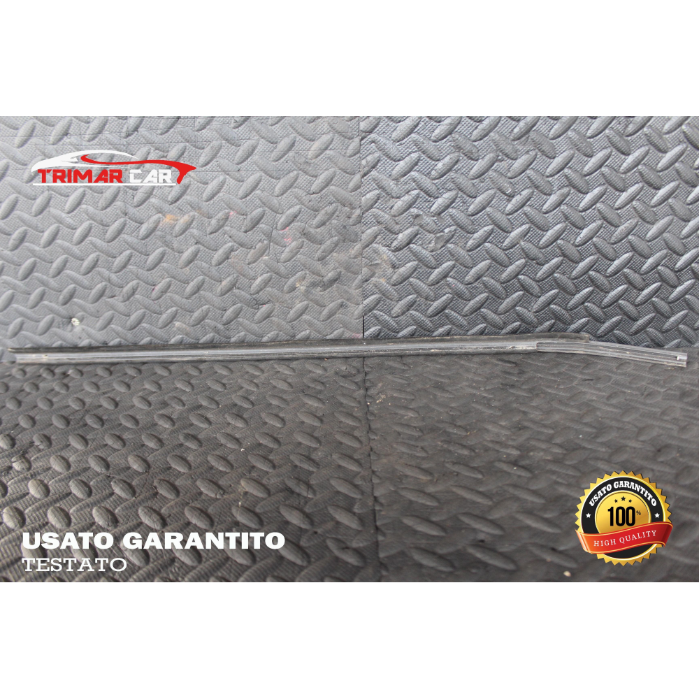 RASCHIAVETRO ESTERNO POSTERIORE SINISTRO TOYOTA YARIS 3 III (P13)(2010 IN POI)