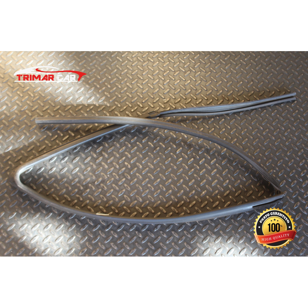 68141-0D160 GUARNIZIONE VETRO ANTERIORE DESTRO TOYOTA YARIS 3 III (P13)(2010 IN POI) 1.4D-4D  90CV  66KW  COD MOT; 1NDTV