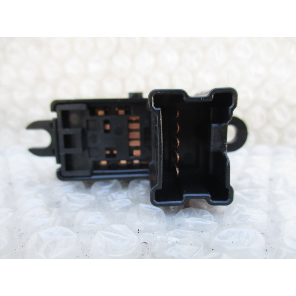 INTERRUTTORE ALZAVETRO POSTERIORE SX SINISTRO NISSAN JUKE (F15)[10-16] 829611KA0A