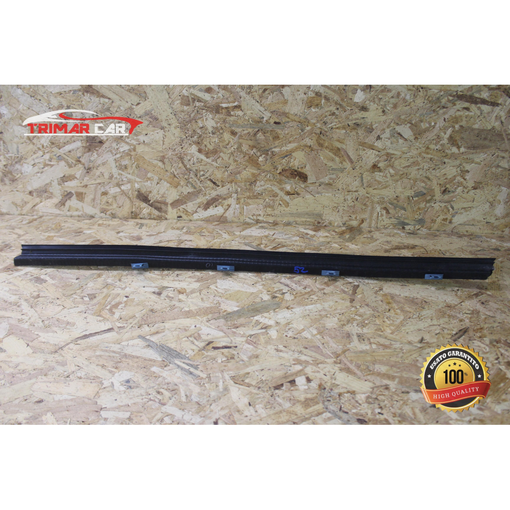 RASCHIAVETRO INTERNO ANTERIORE DESTRO LANCIA THEMA 2 (LX)(2011 >) 3.0 D 239CV 176KW COD MOT; EXF